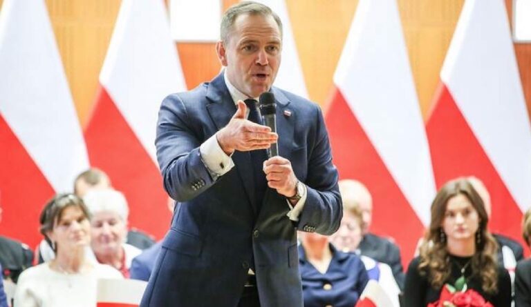 Кандидат в президенты Польши Кароль Навроцкий заявил, что не допустит вступления Украины в НАТО