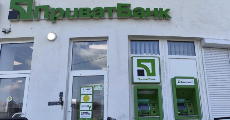 ПриватБанк рекомендует обновить карты и объясняет причины