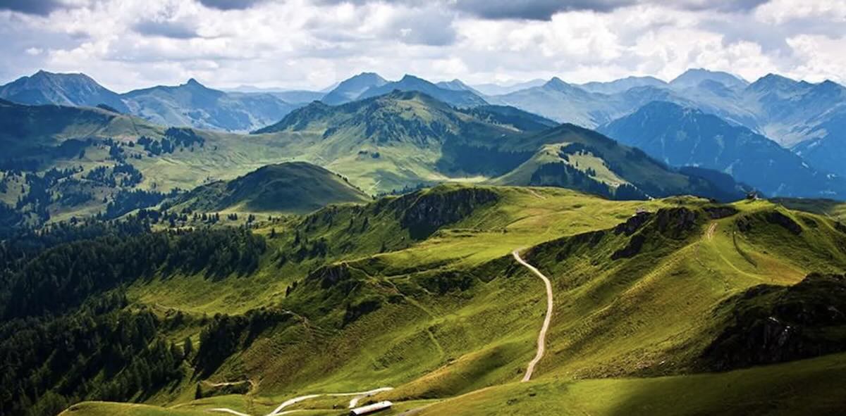 Туризм приносит больше: где в Украине растут доходы регионов / Фото: открытые источники